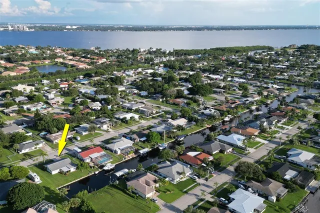 $389,999 | 4711 Forest Glen Drive, North Fort Myers, FL 33903