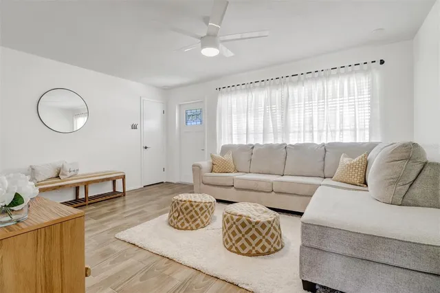 $389,999 | 4711 Forest Glen Drive, North Fort Myers, FL 33903