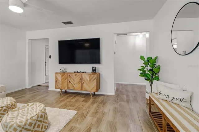 $389,999 | 4711 Forest Glen Drive, North Fort Myers, FL 33903