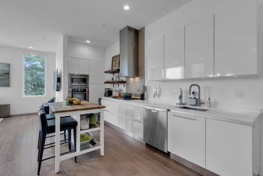537 East 1st Street, Unit 4 Boston, MA 02127 - Photo 1 of 33
