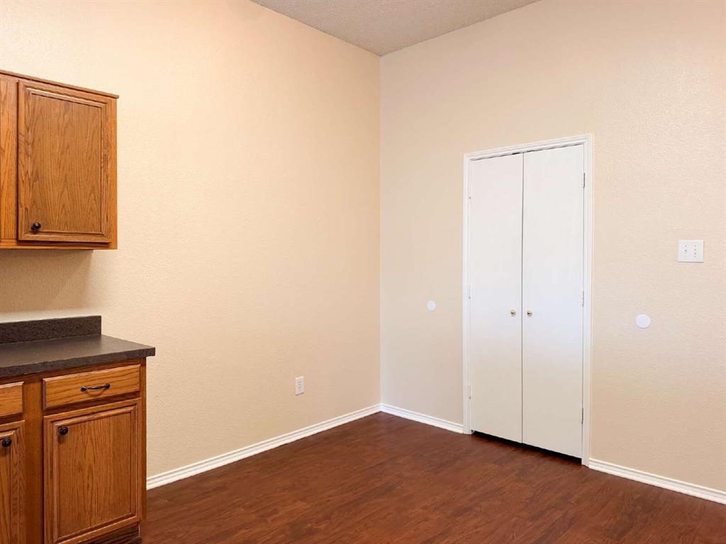 833 Edgehill Road Burleson, TX 76028 - Photo 11 of 28 Gallery Image 11