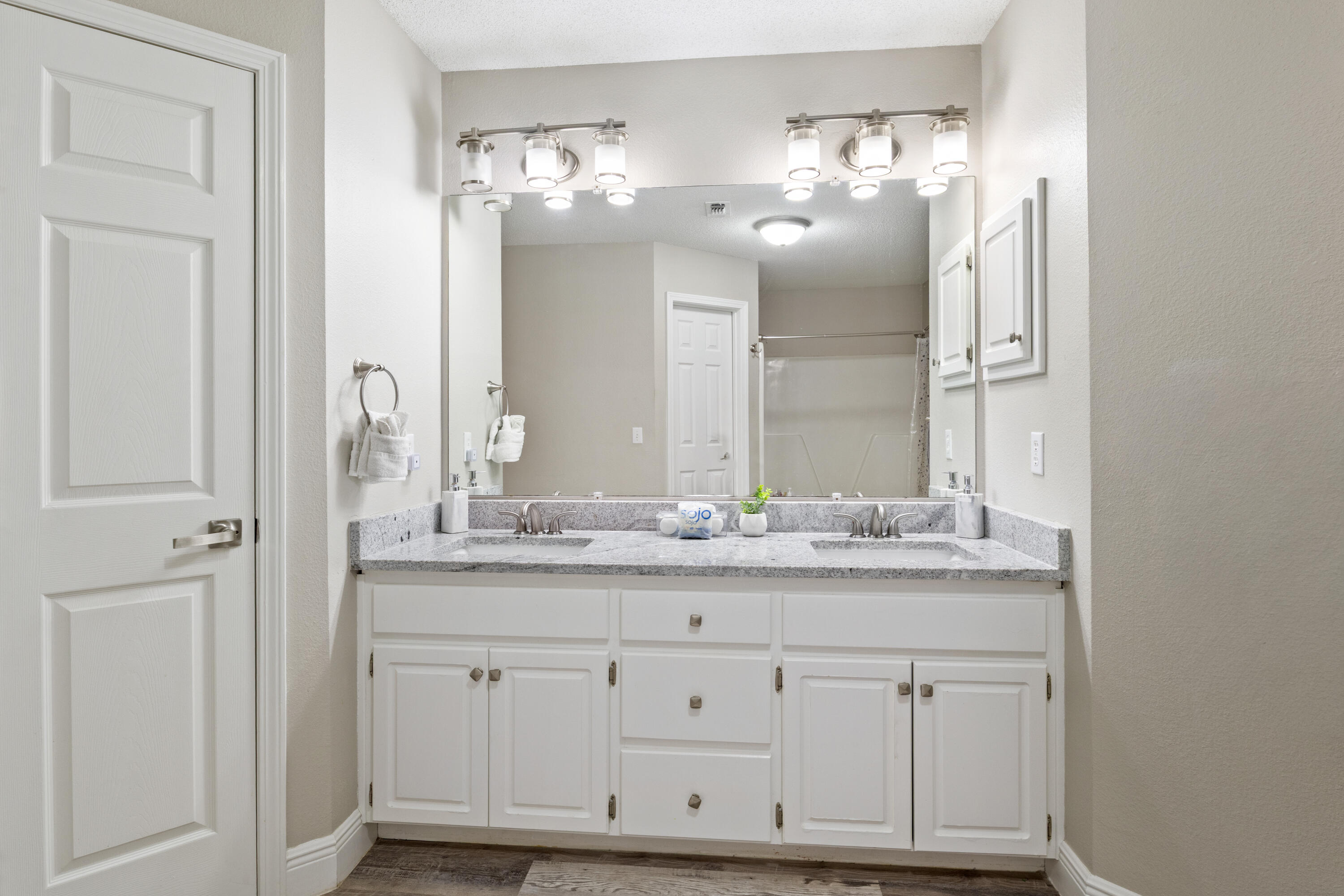 2005 Cardinal Lane Navarre, FL 32566 - Photo 18 of 37 a bathroom with a sink and a mirror