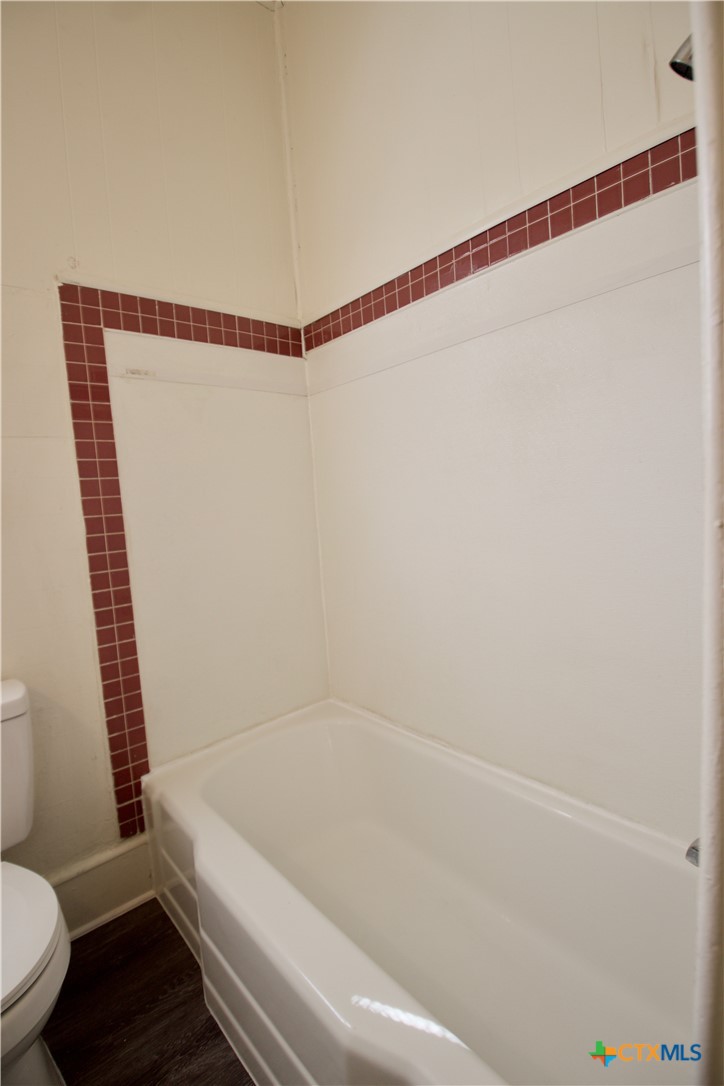 617 North 6th Street Temple, TX 76501 - Photo 23 of 38 a bathroom with a bathtub and a toilet