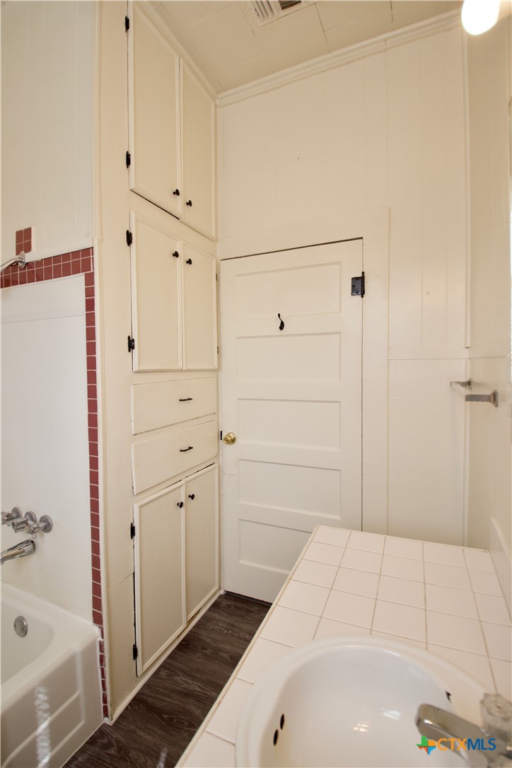617 North 6th Street Temple, TX 76501 - Photo 25 of 38 a bathroom with a bathtub and shower