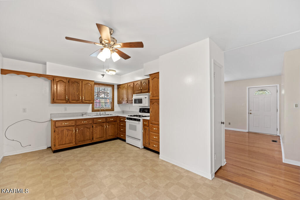 504 Robertsville Road Oak Ridge, TN 37830 - Photo 7 of 20 Kitchen