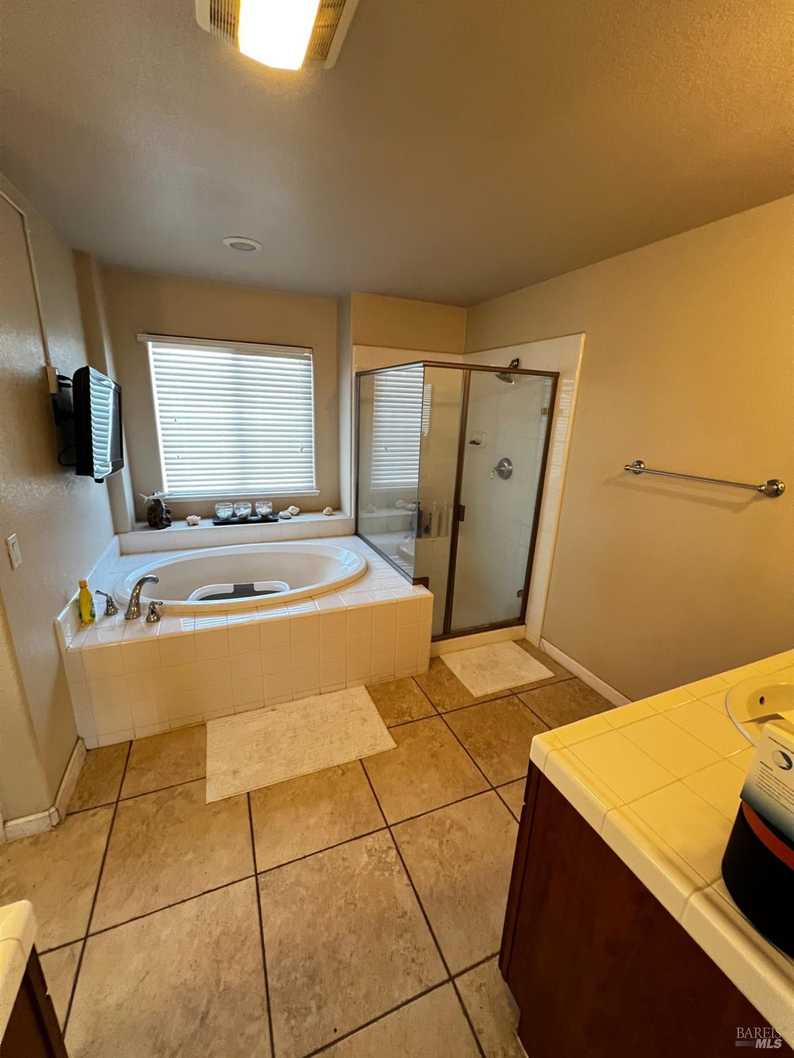 40 Curtis Court Bay Point, CA 94565 - Photo 10 of 18 a view of a kitchen with a sink