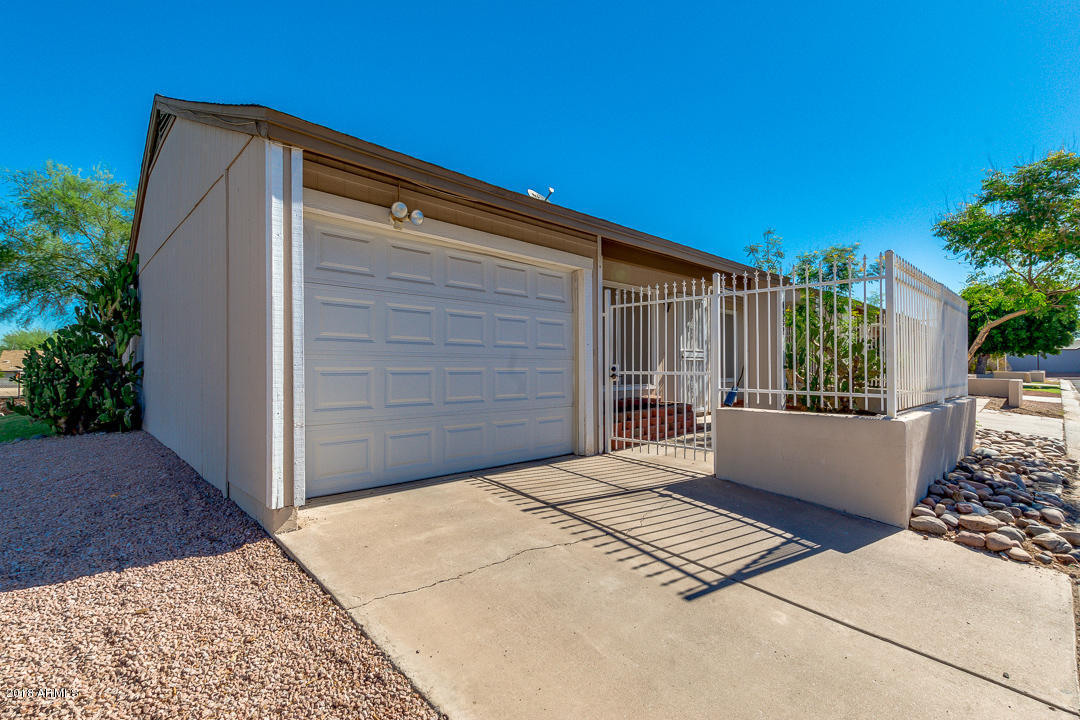 4352 East Carson Road Phoenix, AZ 85042 - Photo 3 of 34 02-Carson