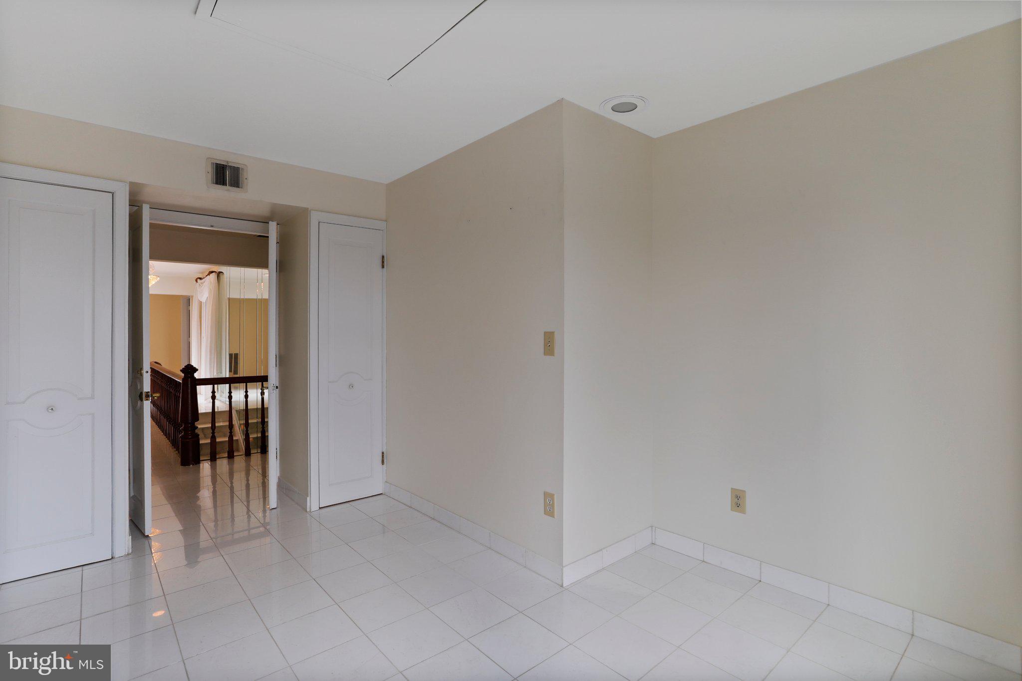 965 Braddock Road Cumberland, MD 21502 - Photo 45 of 79 Sitting Room/Reading Nook