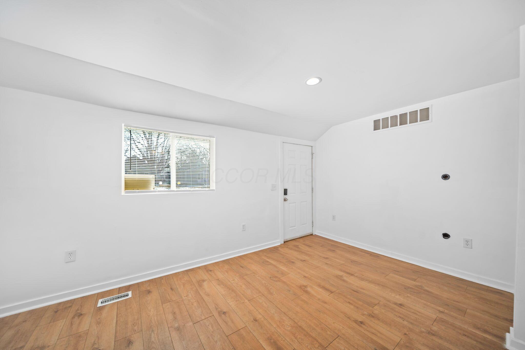 964 East Weber Road Columbus, OH 43211 - Photo 6 of 41 10-web-or-mls-DSC07554-2
