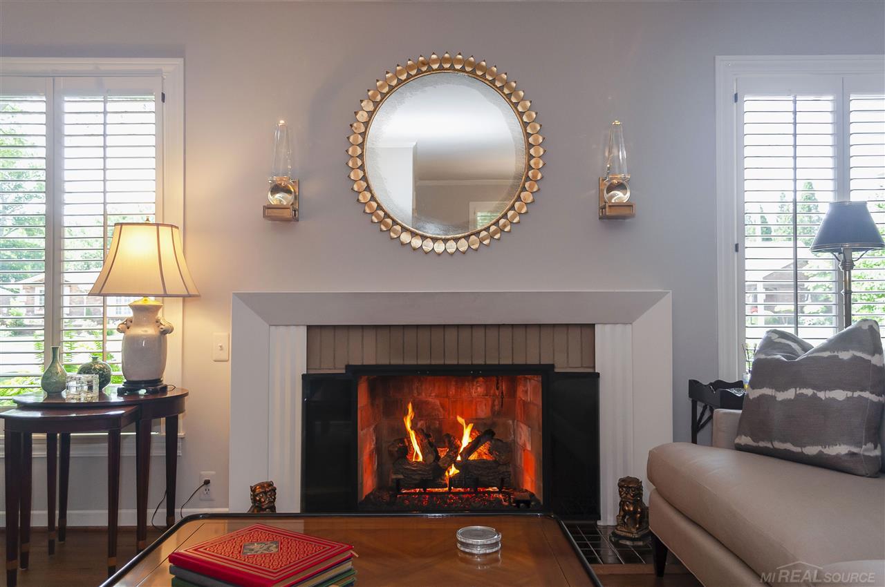 550 Roslyn Road Grosse Pointe, MI 48236 - Photo 6 of 48 31388633-5.JPG