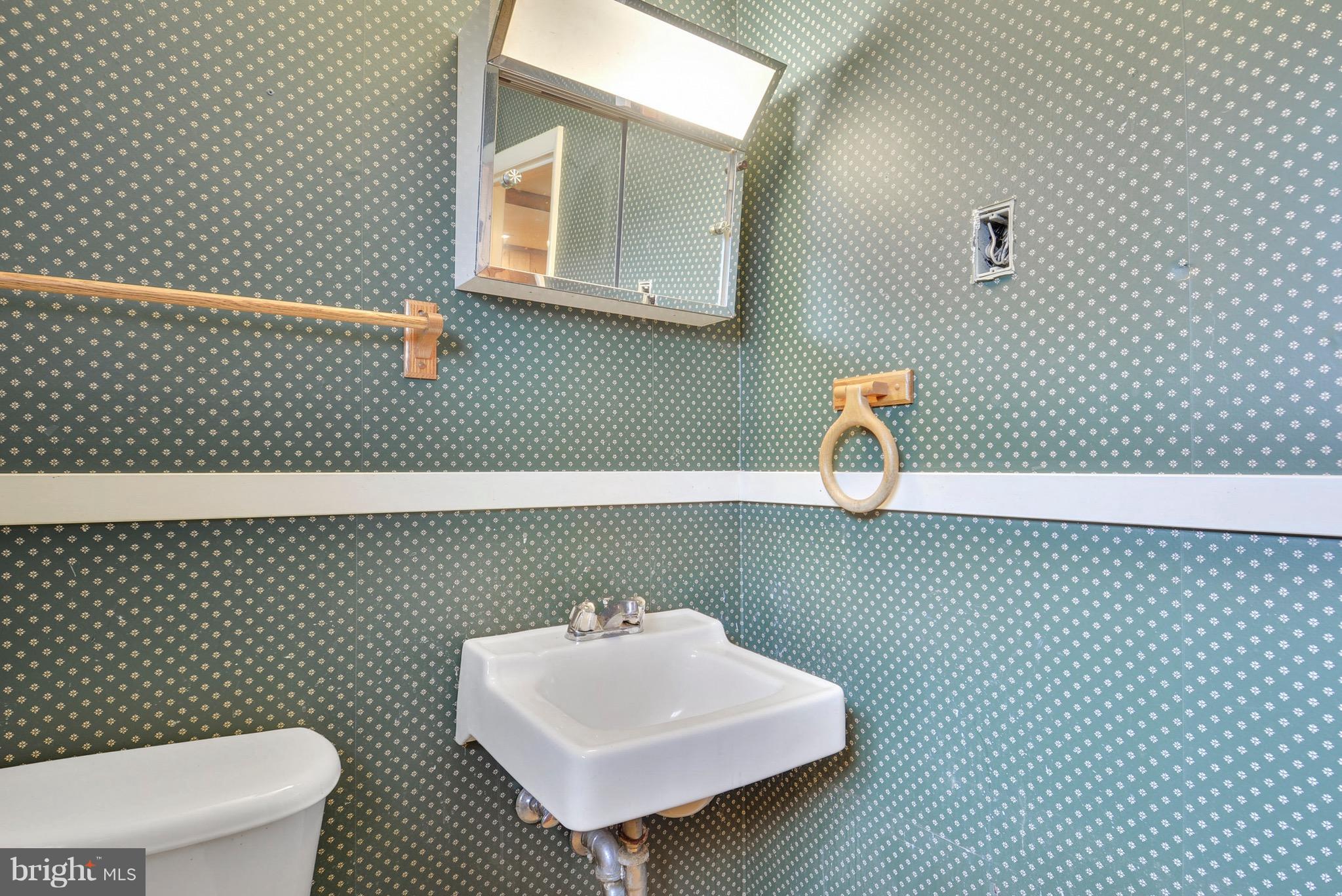 502 East Poplar Road Sterling, VA 20164 - Photo 19 of 20 Bath