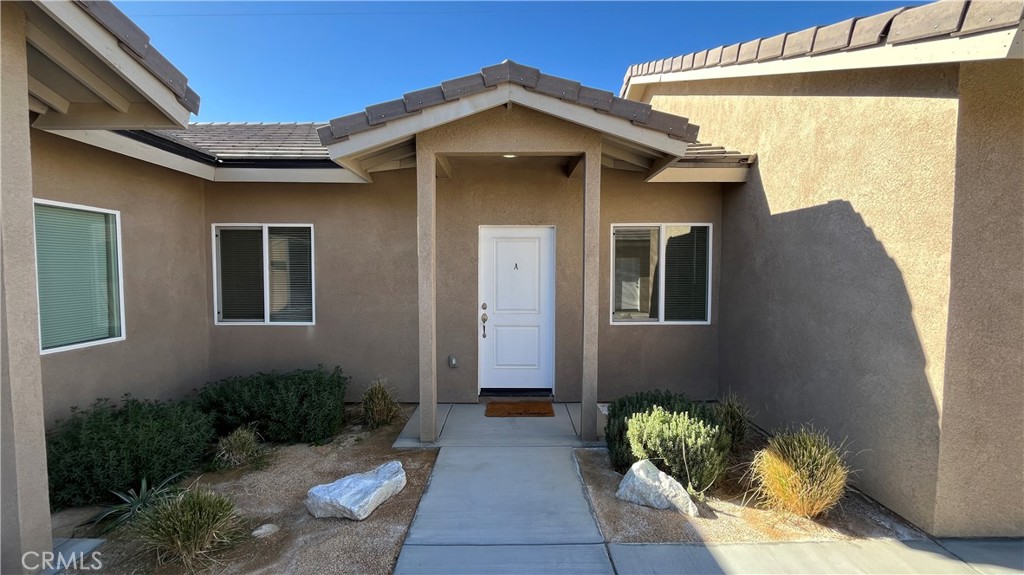 20125 Zuni Road Apple Valley, CA 92307 - Photo 7 of 19 a front view of a house with a yard