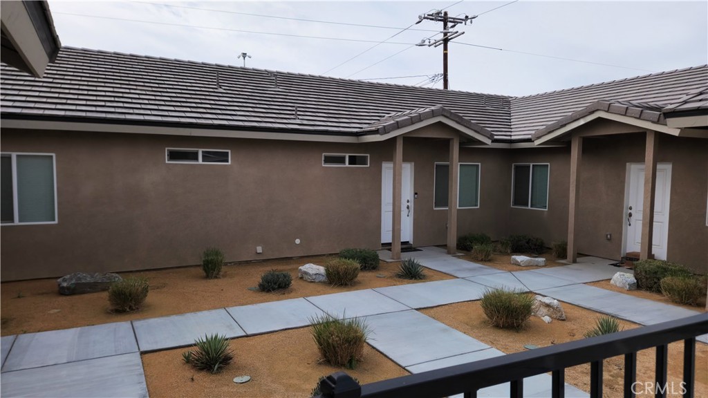 20125 Zuni Road Apple Valley, CA 92307 - Photo 9 of 19 a backyard of a house with table and chairs