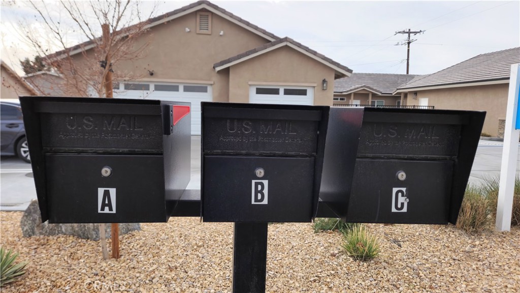 20125 Zuni Road Apple Valley, CA 92307 - Photo 10 of 19 a front view of a house