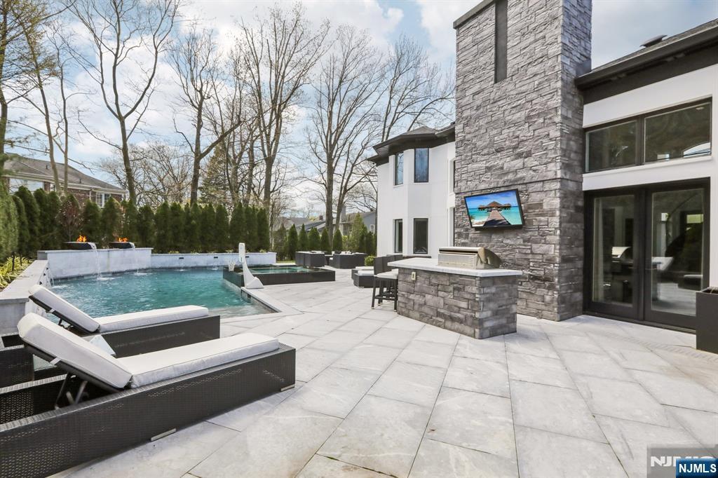63 Roberts Road Englewood Cliffs, NJ 07632 - Photo 38 of 47