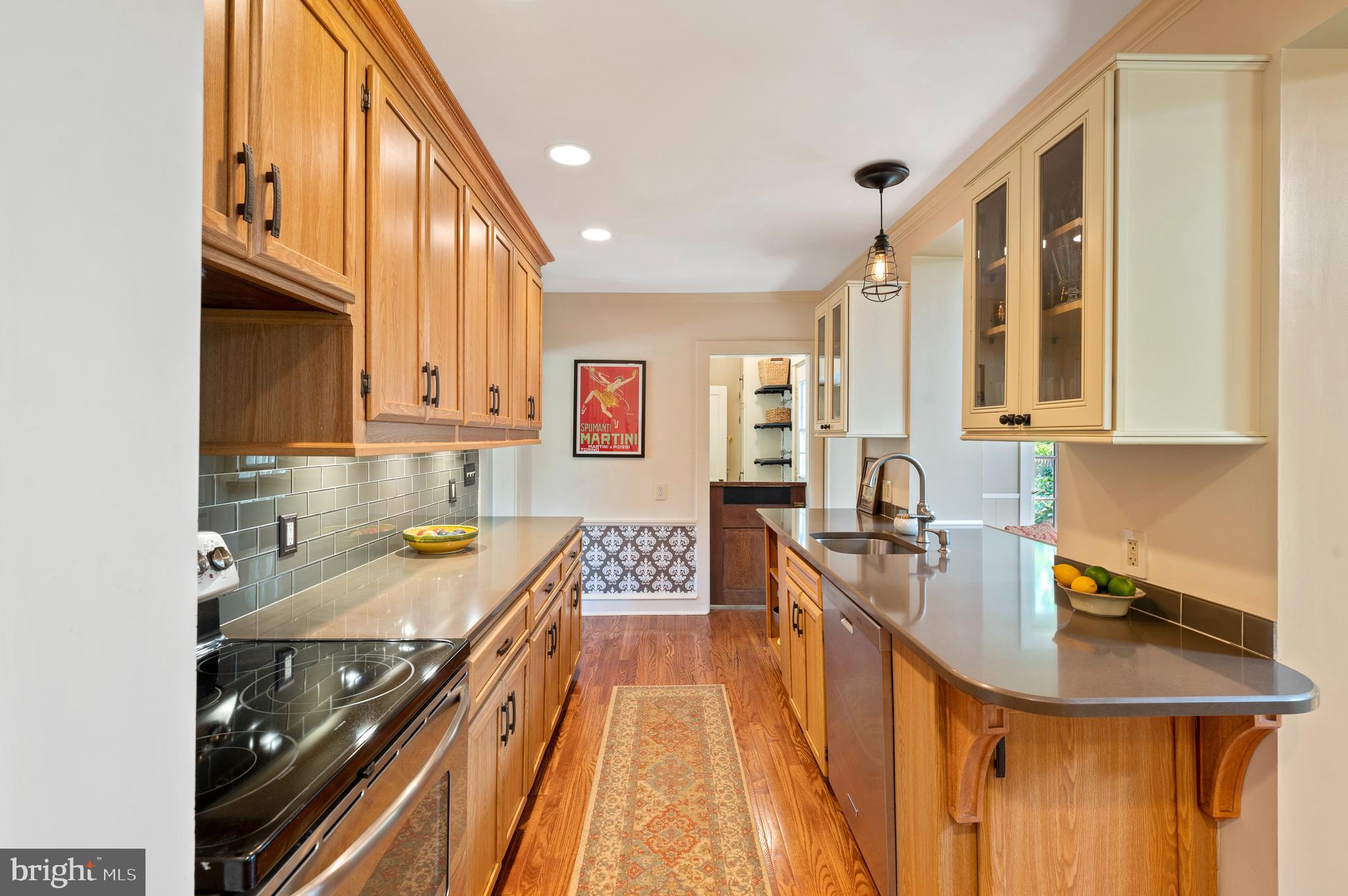 232 Walnut Road Wayne, PA 19087 - Photo 11 of 35 Updated Sleek Kitchen