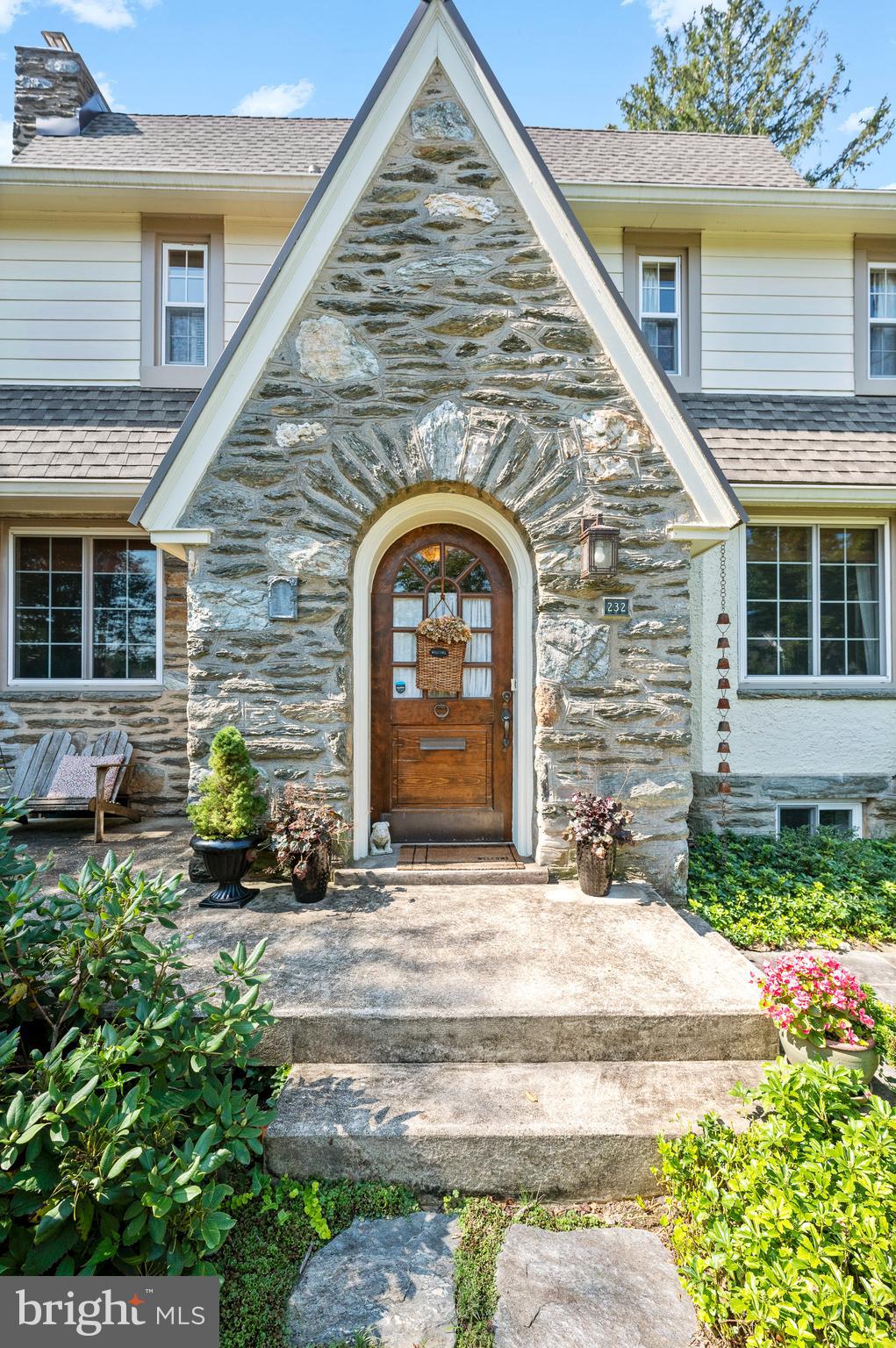 232 Walnut Road Wayne, PA 19087 - Photo 4 of 35 Inviting Stone Surround Front Entry Door