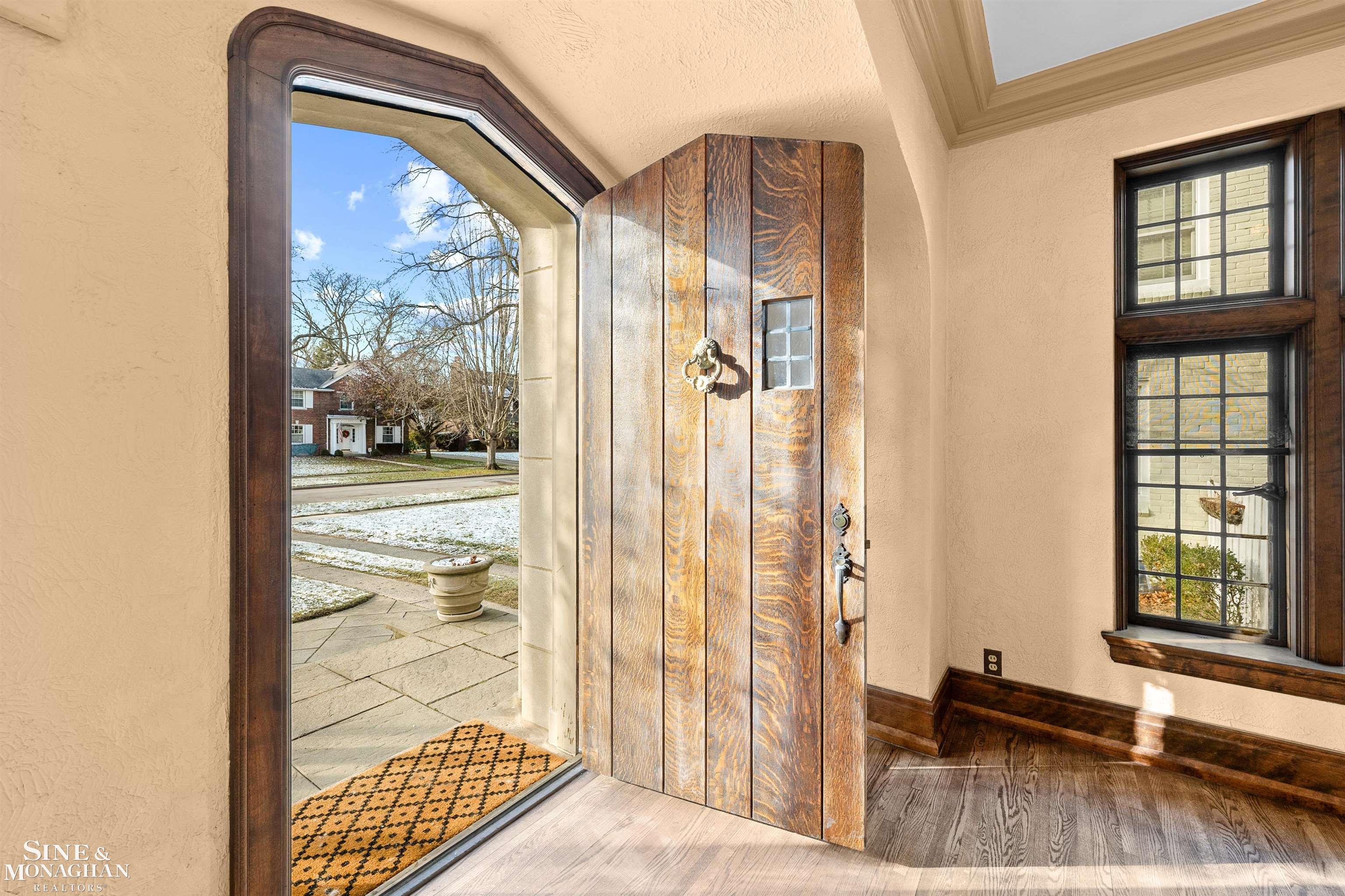812 Whittier Road Grosse Pointe, MI 48230 - Photo 4 of 70 50163662-75cb4a7e-34ca-434e-8303-3e8a9b3b898e.JPG