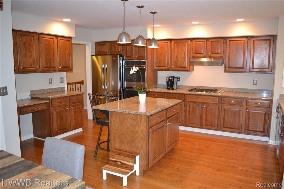 1945 Cedaredge Road Rochester, MI 48306 - Photo 13 of 44 Kitchen
