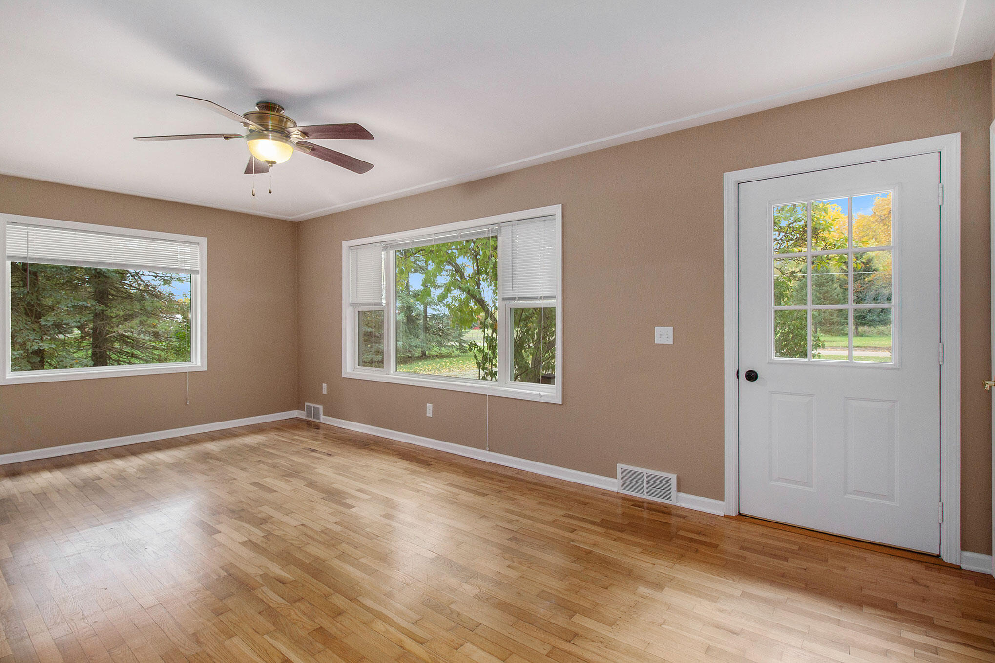 10200 Frost Road Portland, MI 48875 - Photo 3 of 57 IMG_4309