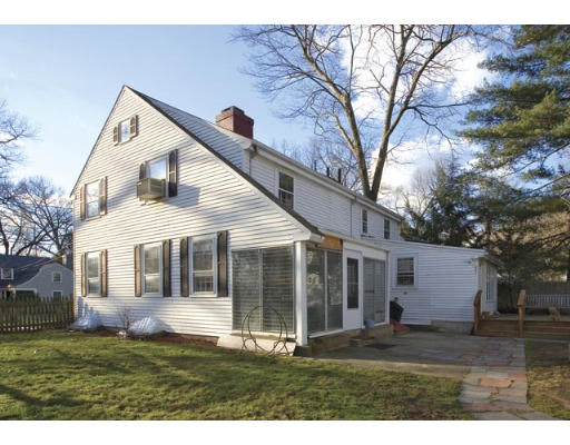 22 Dwhinda Road Newton, MA 02468 - Photo 4 of 4
