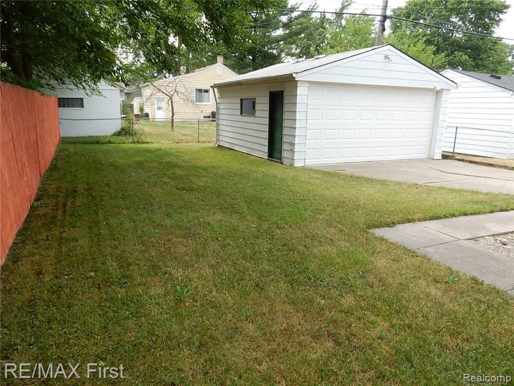 21061 Waltham Road Warren, MI 48089 - Photo 2 of 13 0 (2).jpg