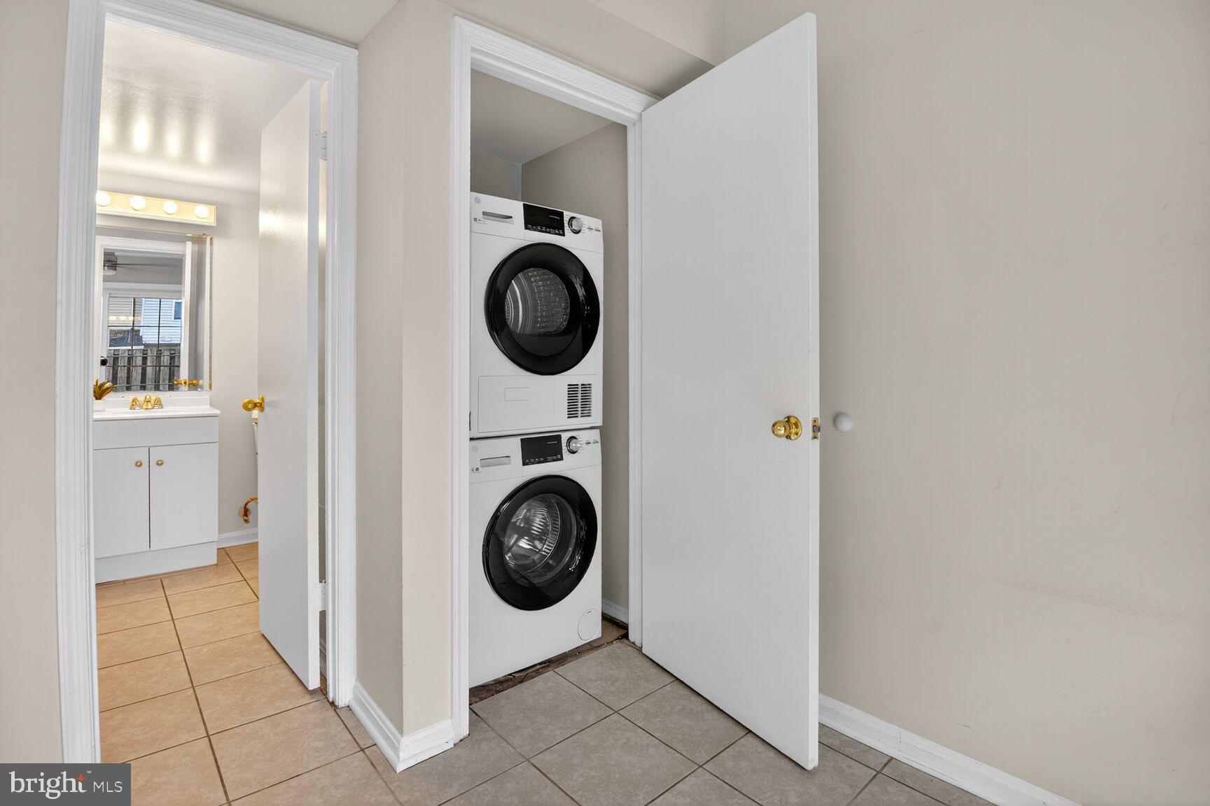 3423 Tendril Court Woodbridge, VA 22192 - Photo 11 of 20 a view of a hallway with washer and dryer