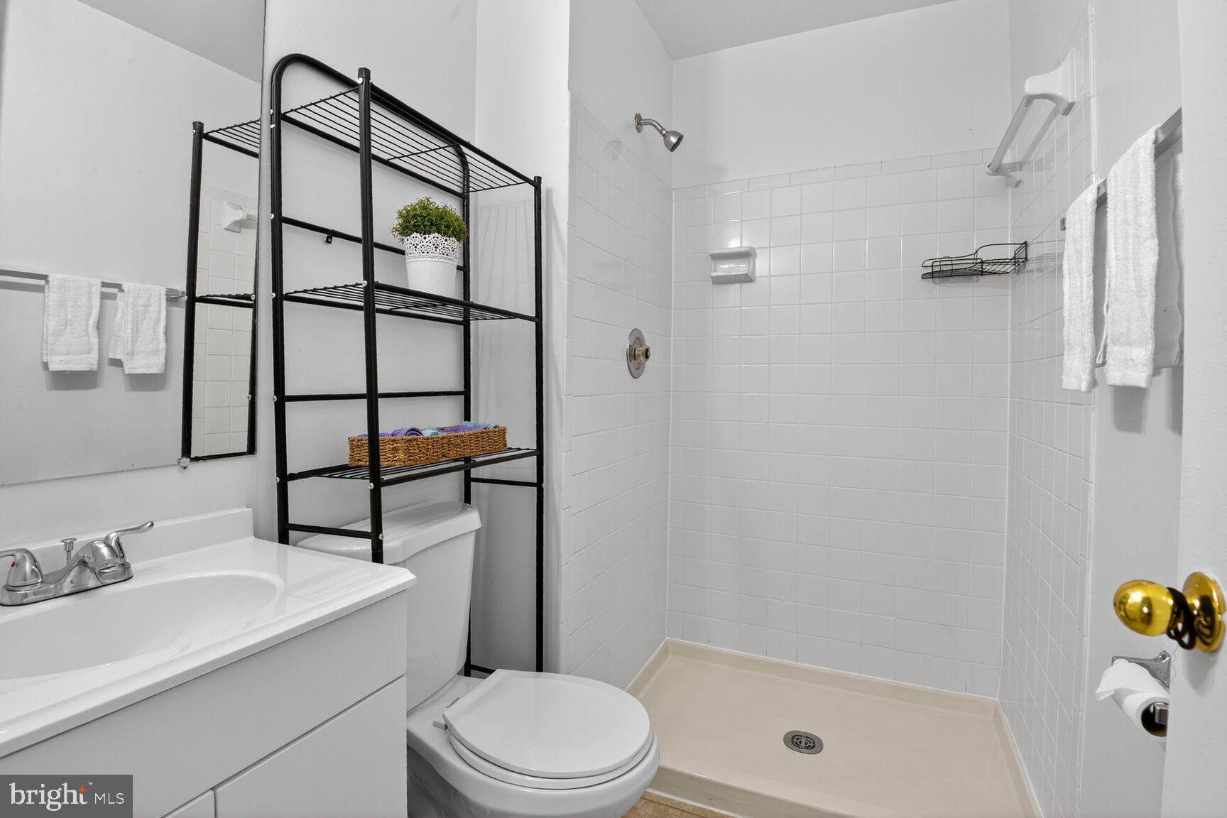 3423 Tendril Court Woodbridge, VA 22192 - Photo 15 of 20 a bathroom with a sink toilet and shower