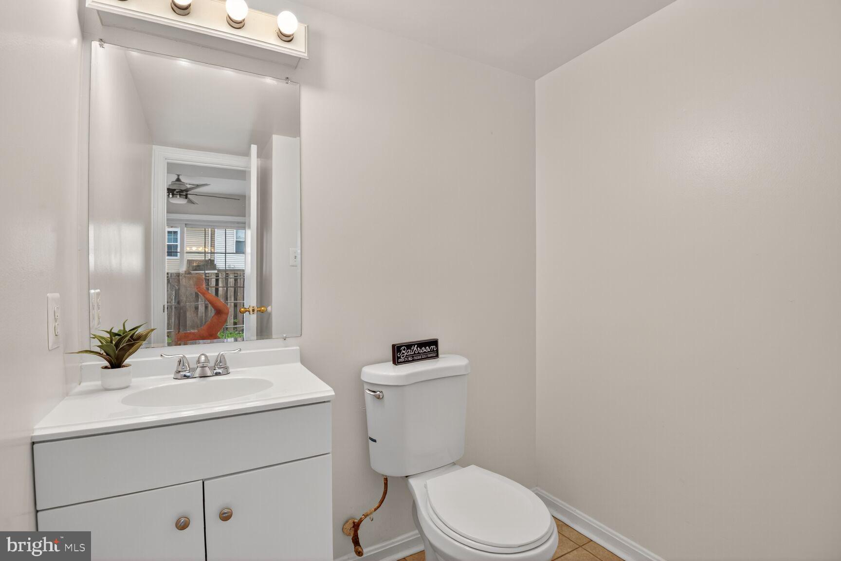 3423 Tendril Court Woodbridge, VA 22192 - Photo 19 of 20 a bathroom with a toilet a sink and mirror
