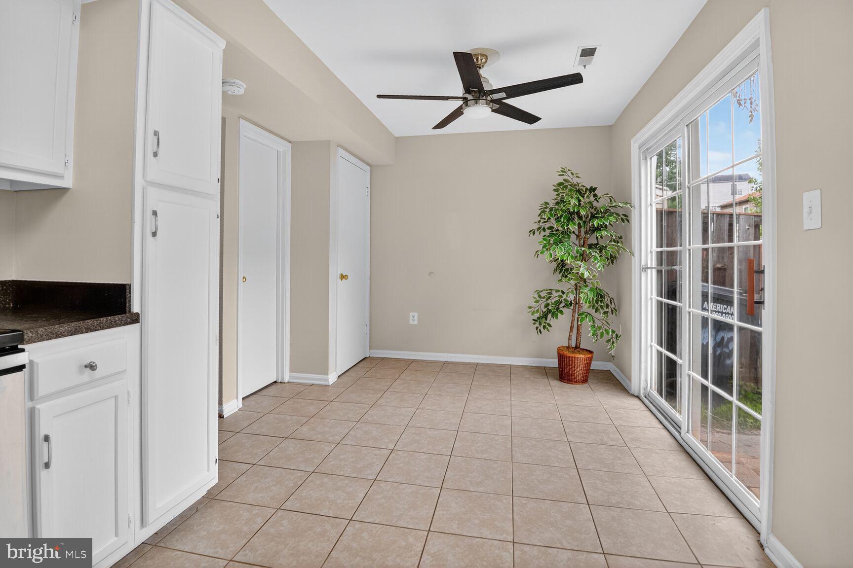 3423 Tendril Court Woodbridge, VA 22192 - Photo 9 of 20 a view of an empty room with a potted plant