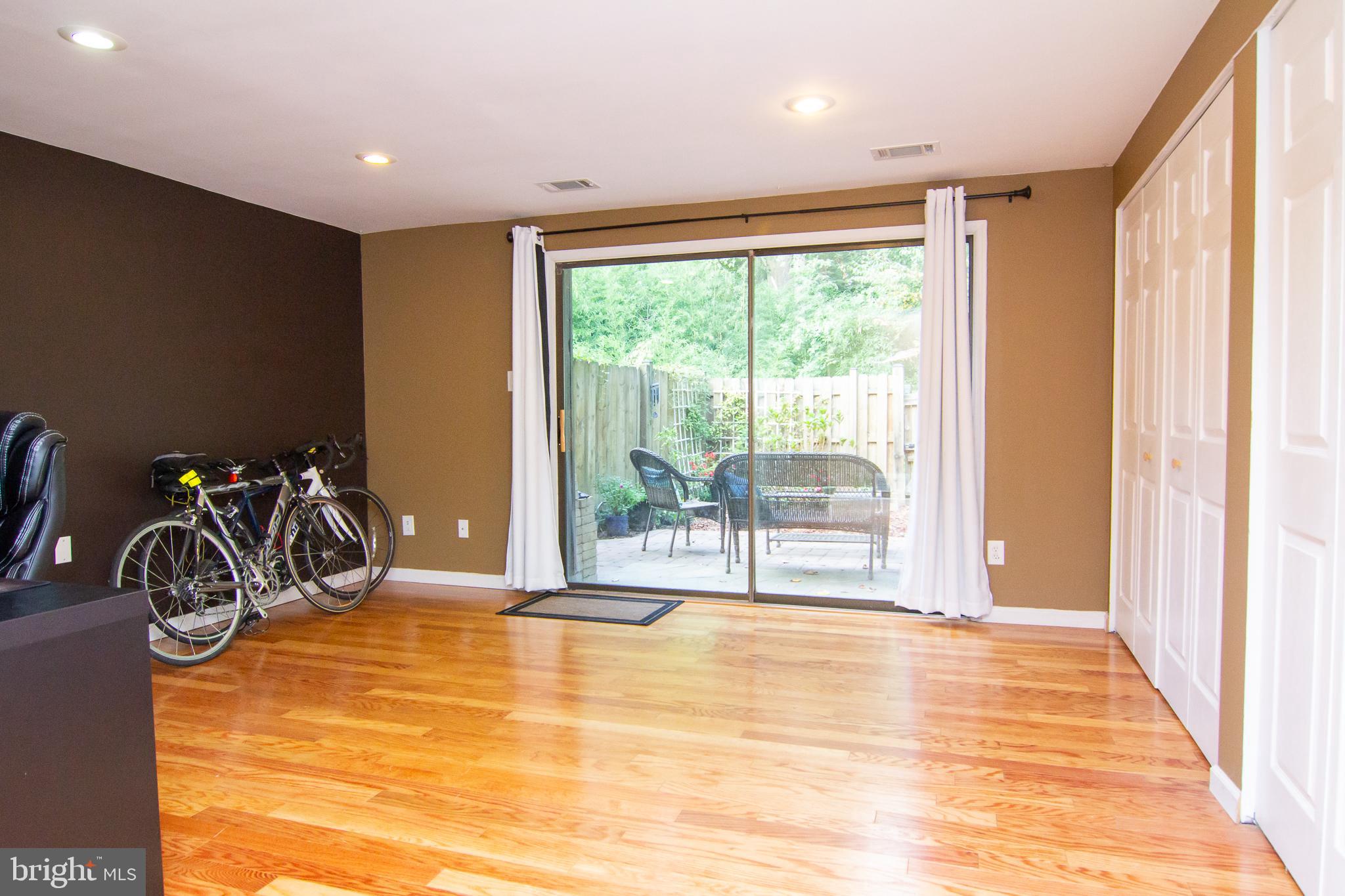 8960 Footed Ridge Columbia, MD 21045 - Photo 4 of 31 Gallery Image 4