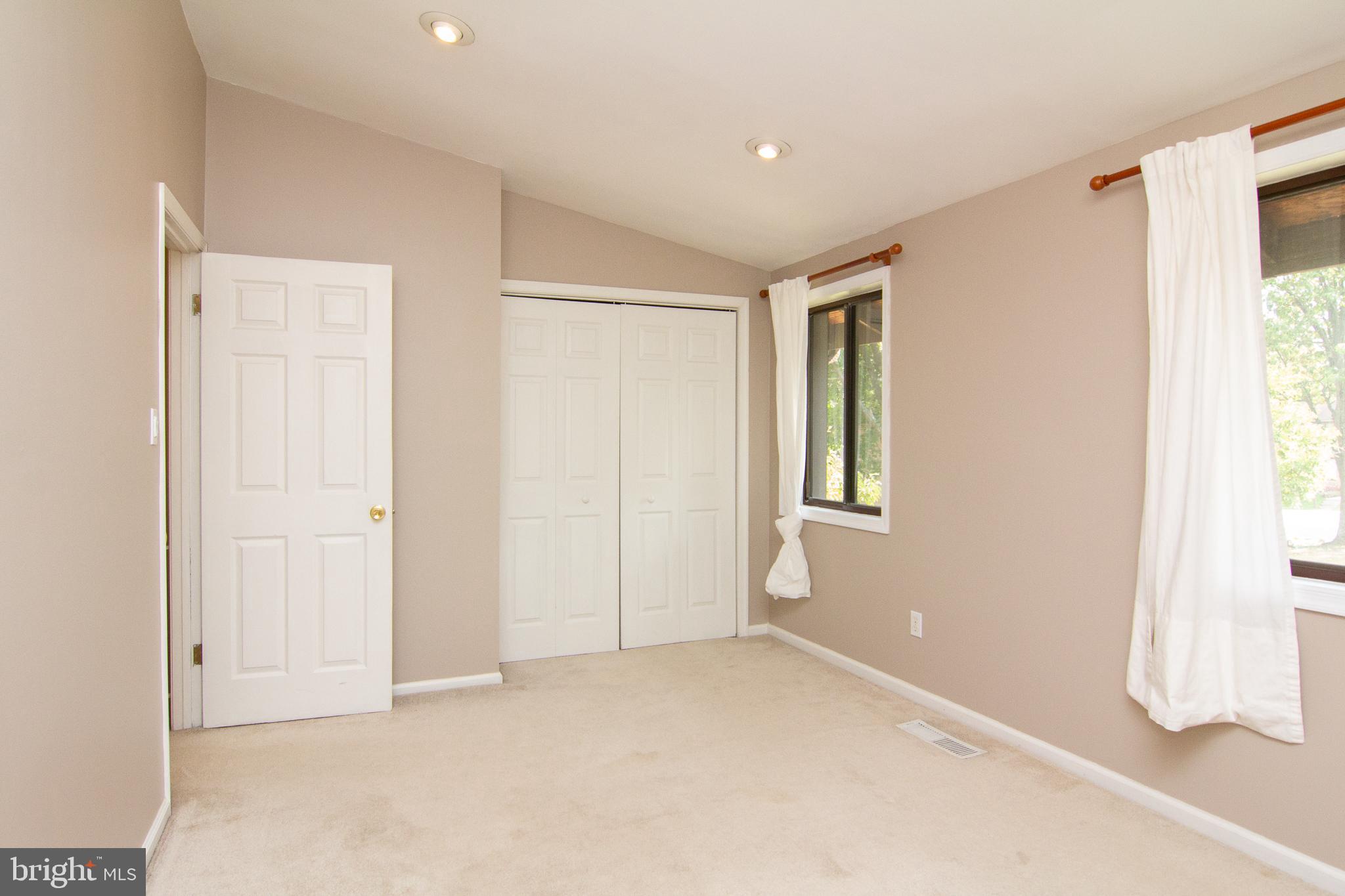 8960 Footed Ridge Columbia, MD 21045 - Photo 5 of 31 Gallery Image 5