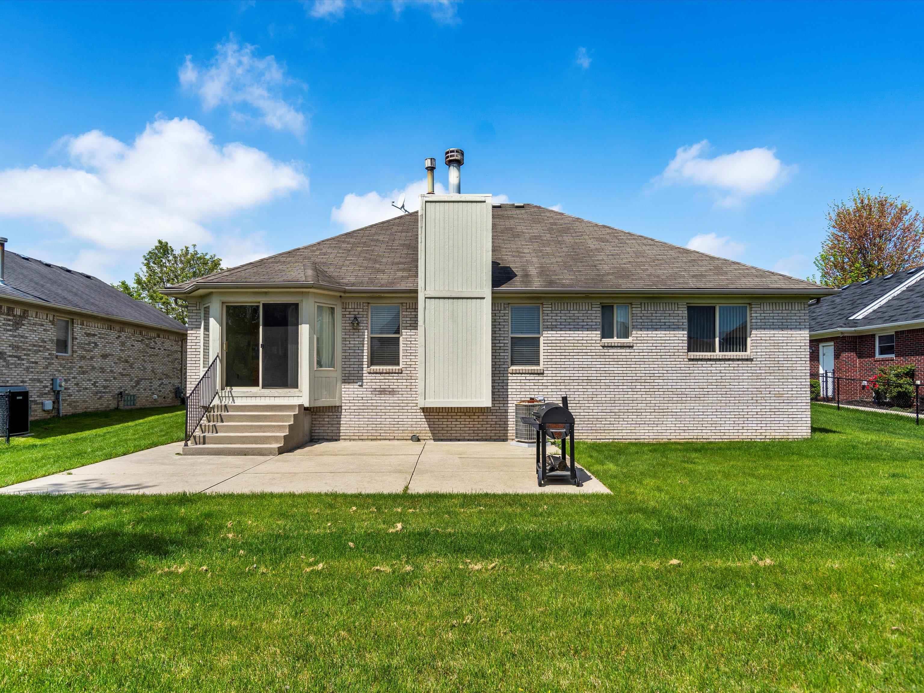 55374 Raspberry Drive Macomb, MI 48042 - Photo 4 of 31 50175026-d3275d62-9da7-4c72-a5d5-984fe9a25189.JPG