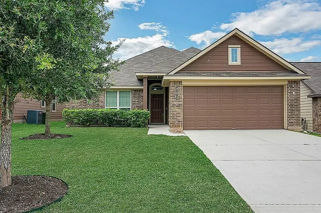 $1,950 | 962 Oak Lynn Drive, Conroe, TX 77378