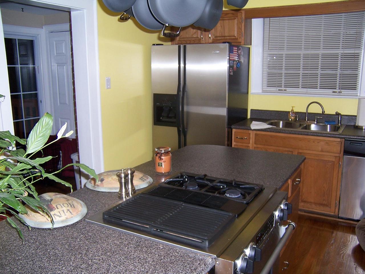 1824 Warrington Road Southwest Roanoke, VA 24015 - Photo 2 of 10 kitchen