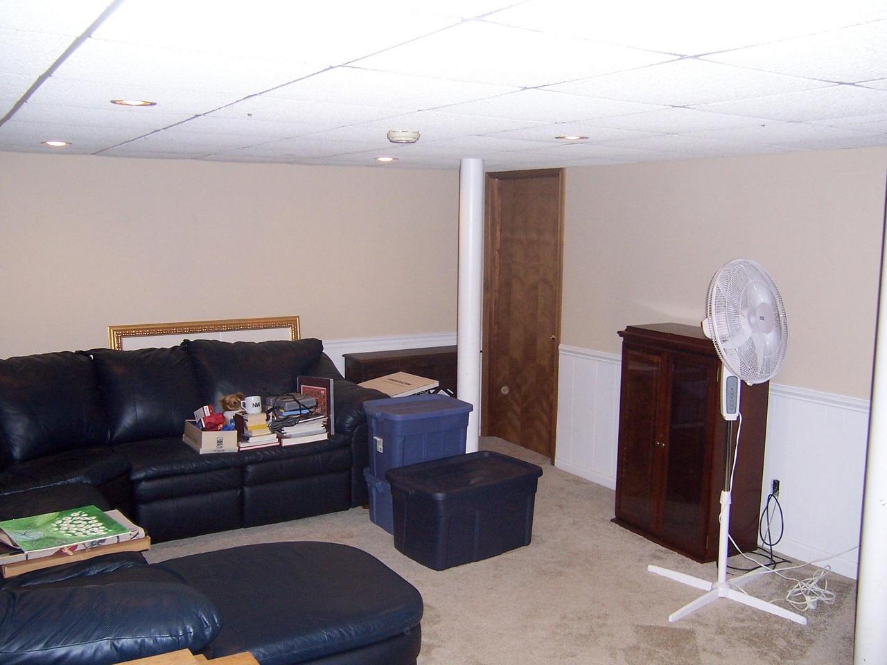 1824 Warrington Road Southwest Roanoke, VA 24015 - Photo 4 of 10 family downstairs
