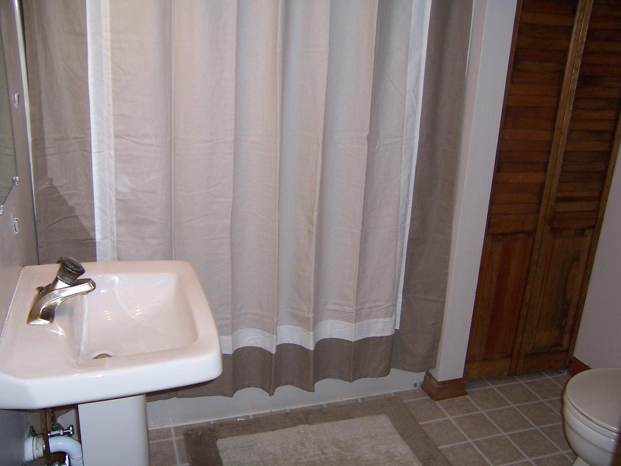 1824 Warrington Road Southwest Roanoke, VA 24015 - Photo 5 of 10 full bath