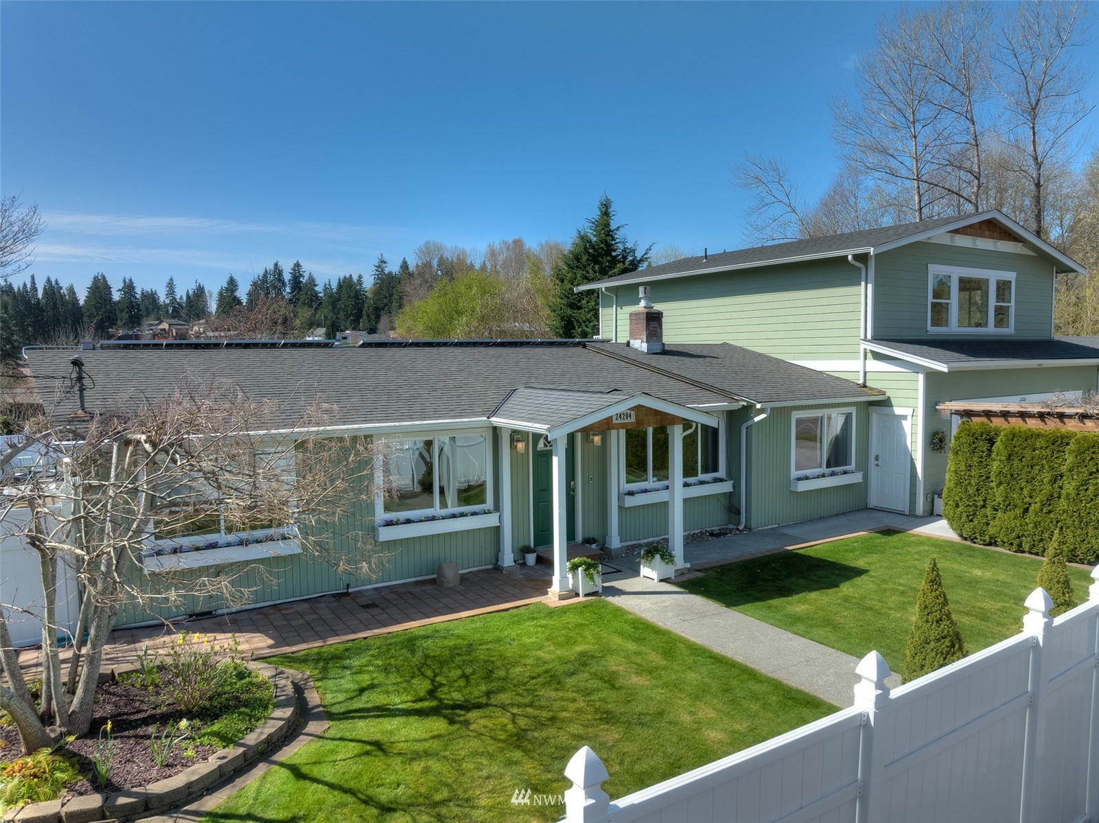 24204 Lockwood Road Bothell, WA 98021 - Photo 40 of 40 front view of a house with a yard