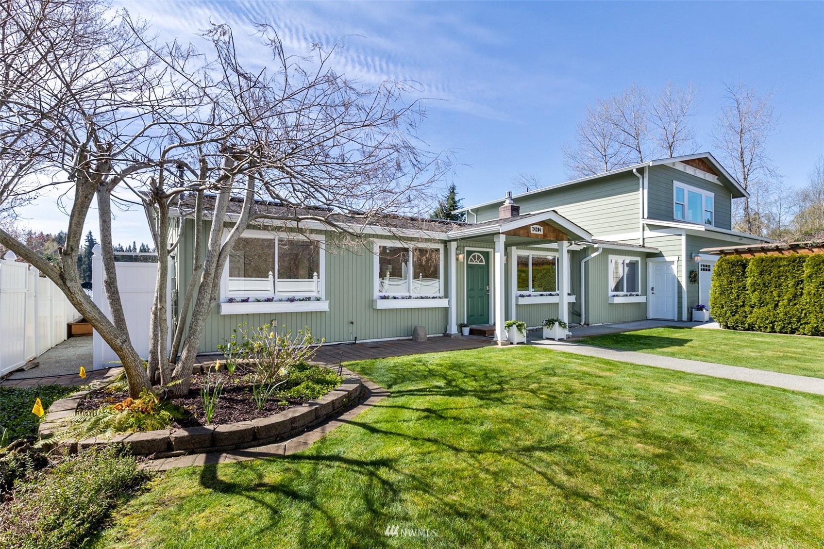 24204 Lockwood Road Bothell, WA 98021 - Photo 4 of 40 a front view of a house with garden