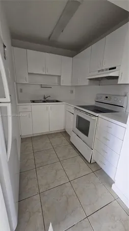 $1,950 | 8320 Northwest 8th Street, Unit 2110, Miami, FL 33126