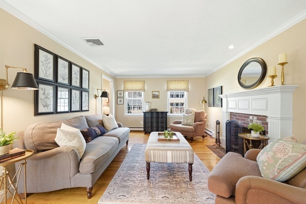 7 Tanglewood Road Walpole, MA 02032 - Photo 8 of 40