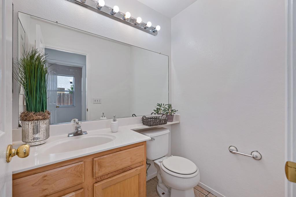 7828 Calzada Way Elk Grove, CA 95758 - Photo 33 of 58