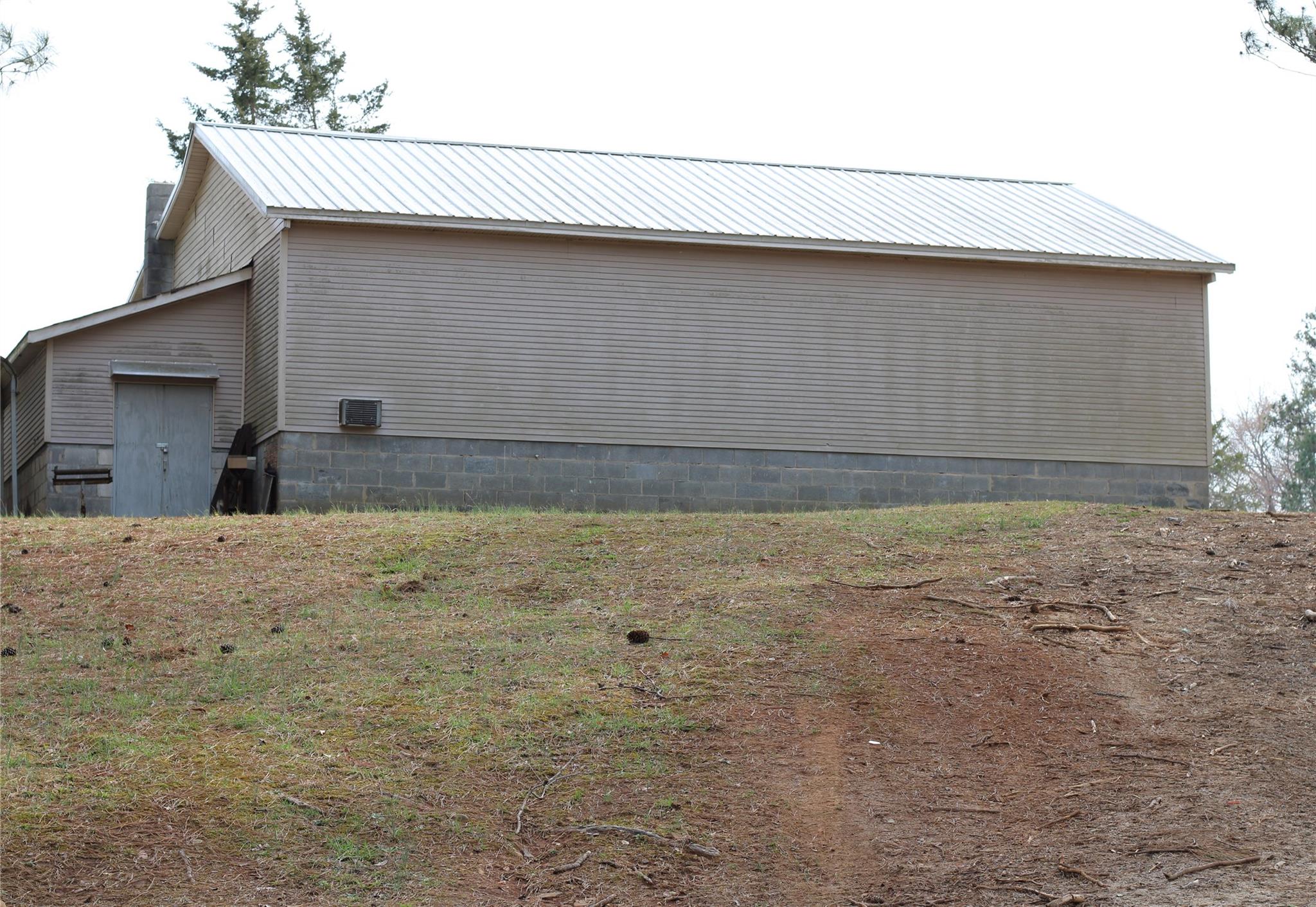 360 Kelly Road York, SC 29745 - Photo 11 of 12 a backyard of a house