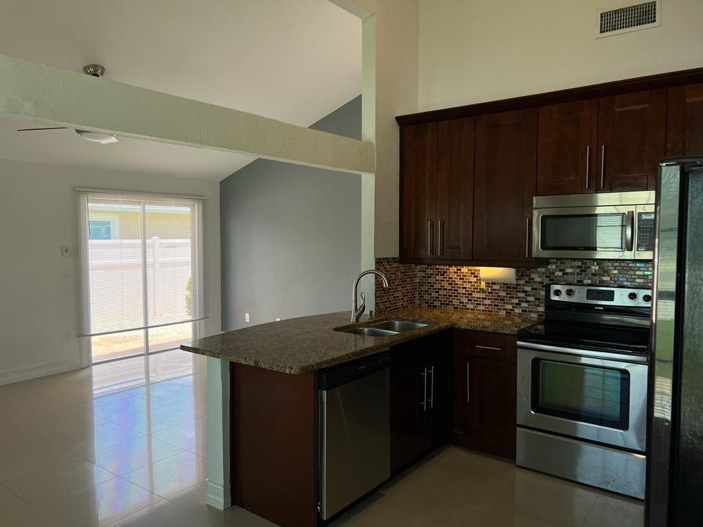 8382 Summer Field Place Boca Raton, FL 33433 - Photo 5 of 27 Photo 5