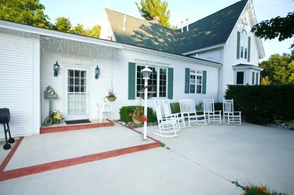 $870,000 | 1532 34th Street, Allegan, MI 49010