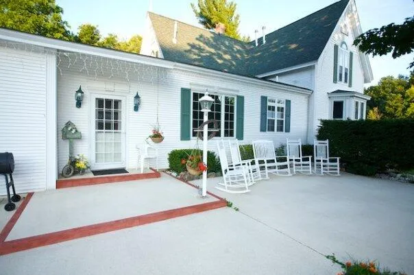 $850,000 | 1532 34th Street, Allegan, MI 49010