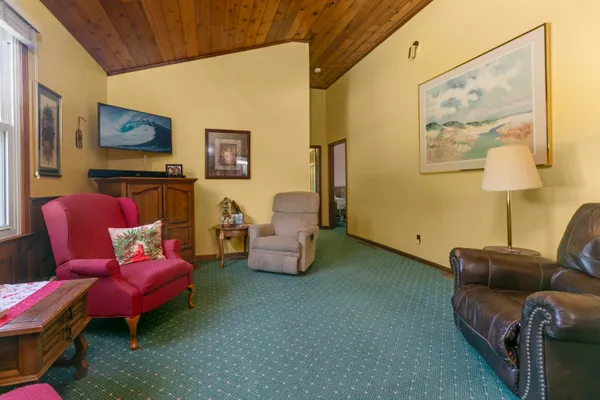 $870,000 | 1532 34th Street, Allegan, MI 49010