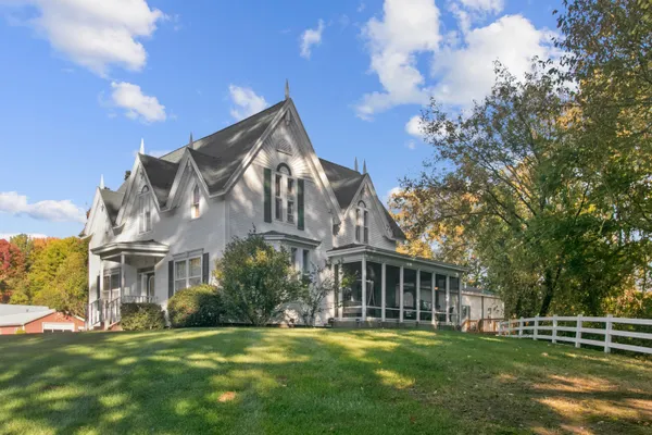 $870,000 | 1532 34th Street, Allegan, MI 49010