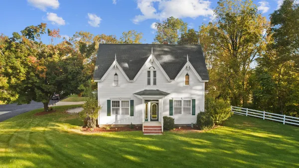 $870,000 | 1532 34th Street, Allegan, MI 49010