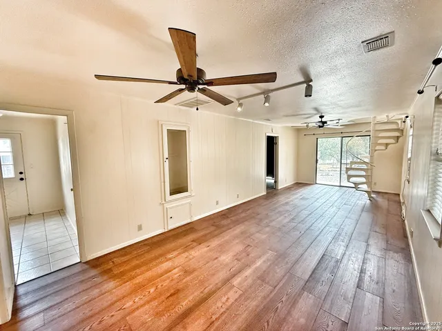 $2,500 | 275 Halm Drive, Canyon Lake, TX 78133